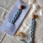 Γαλάζιο μακραμέ κλιπ πιπίλας (16007)