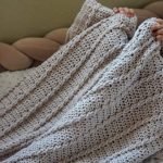 Πλεκτή κουβερτούλα (17008)