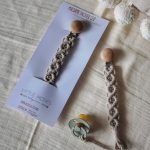 Μπεζ μακραμέ κλιπ πιπίλας (16006)